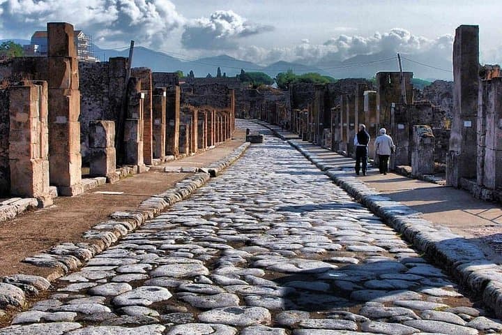 From Pompeii: one-way transfers to Naples, Sorrento, Amalfi Coast