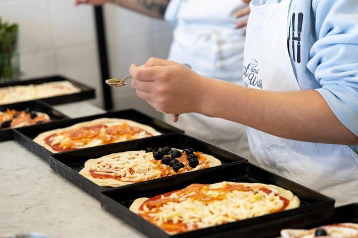 Guests preparing their Roman-style pizza during the workshop.
