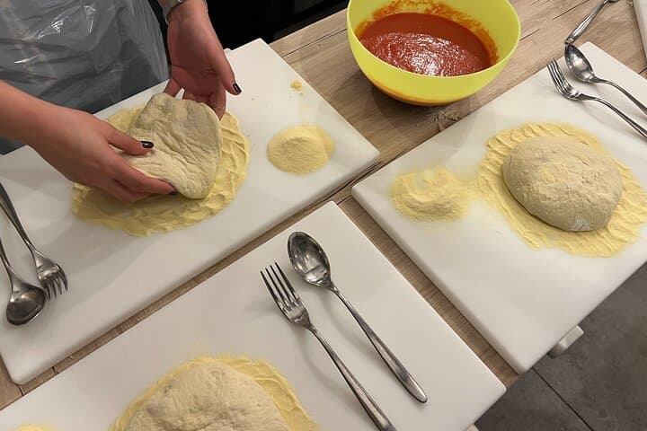 Rome: Pizza & Tiramisu / Gelato Class with Wine by Cooking Italy
