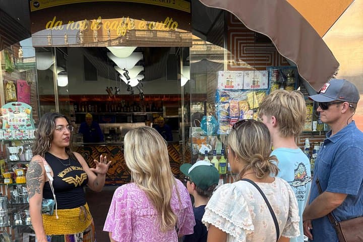 The 10 flavors of Naples tastings in the historic center