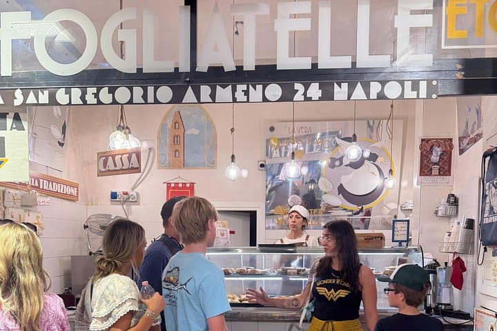 The 10 flavors of Naples tastings in the historic center