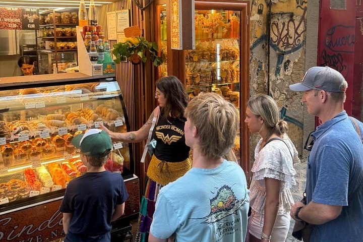 The 10 flavors of Naples tastings in the historic center
