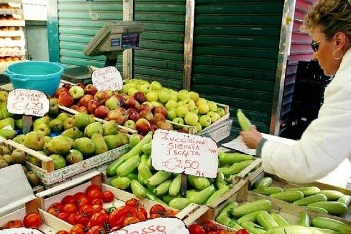 Food Point of Sale Tour and Italian Cooking Class in Milan