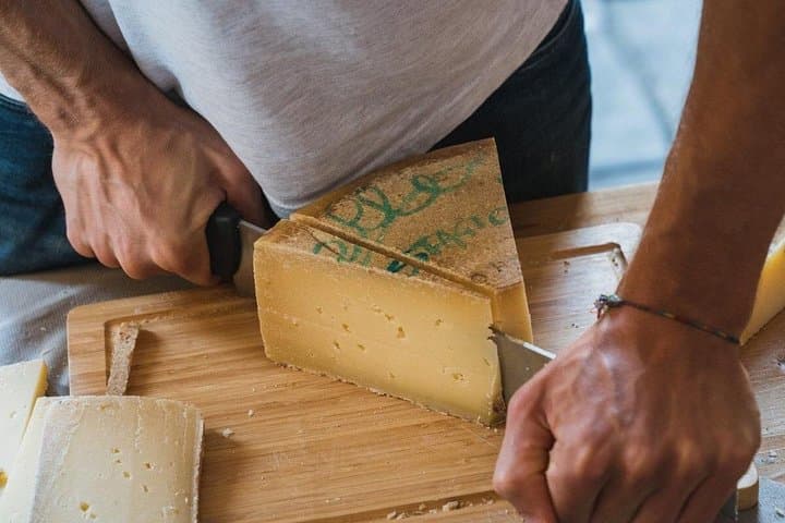 Food Point of Sale Tour and Italian Cooking Class in Milan