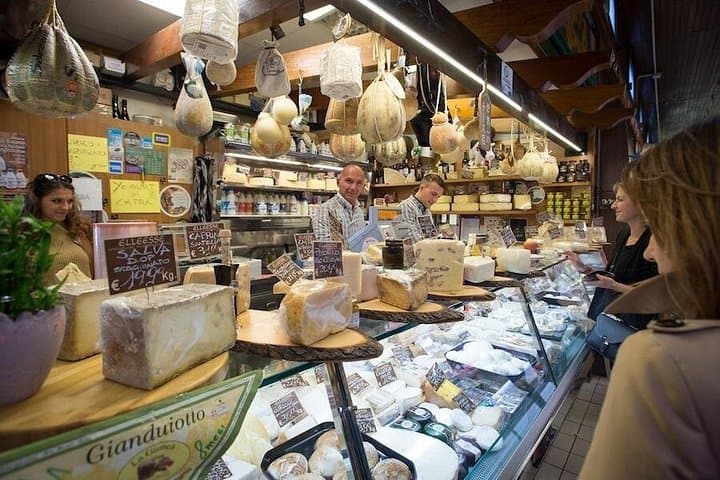Food Point of Sale Tour and Italian Cooking Class in Milan