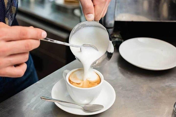 Food Point of Sale Tour and Italian Cooking Class in Milan