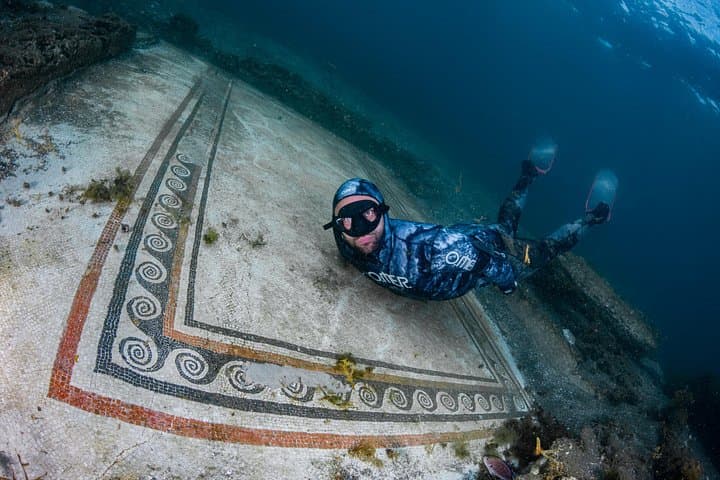 Snorkeling among the Submerged Archaeological Finds of Baia da Napoli