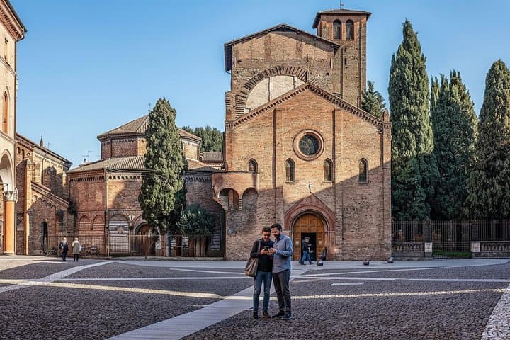 Self Guided Audio Walking Tour of Bologna with Quizzes
