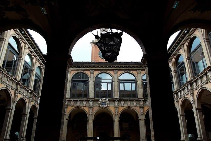 Self Guided Audio Walking Tour of Bologna with Quizzes