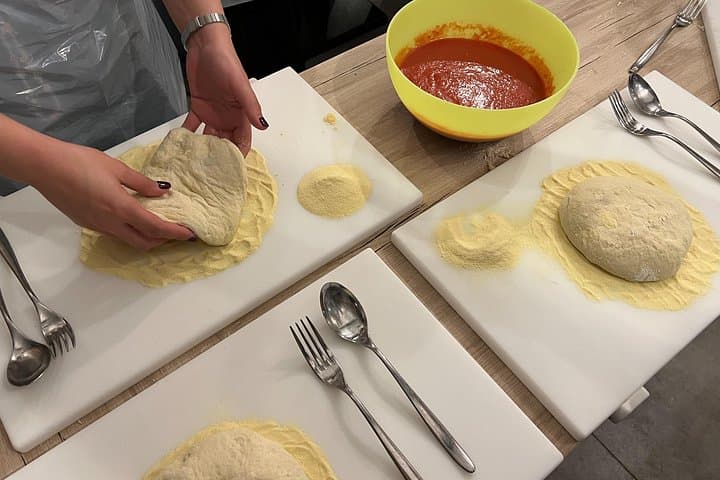 Palermo: Small Group Pizza Making Class with Wine and Soft Drinks