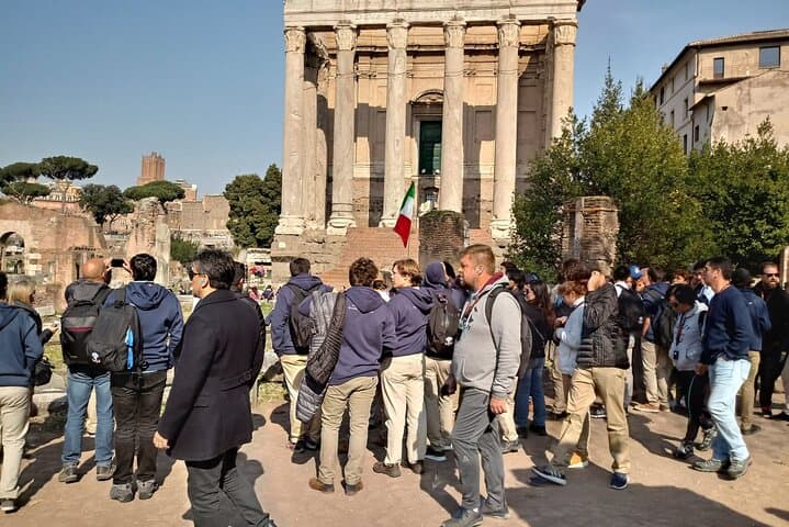Rome Tours in the Colosseum and Roman Forum without lines.
