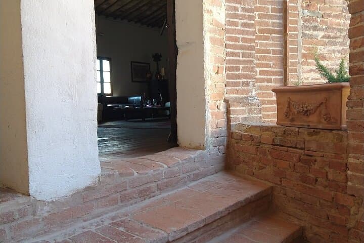 Montalcino: Guided Winery Tour with Tuscan Wine & Cheese Tasting