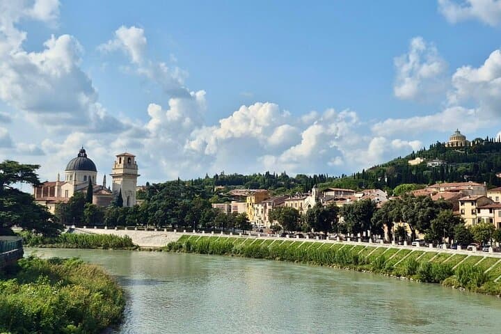 Lake Garda & Verona: Sirmione Private Cruise and Panoramic Views