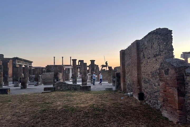 Small Group Sunset Tour of Pompeii with Archaeologist Guide