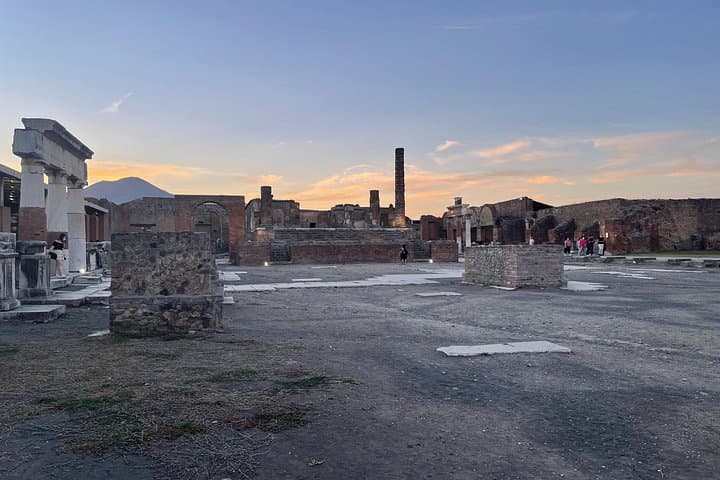 Small Group Sunset Tour of Pompeii with Archaeologist Guide