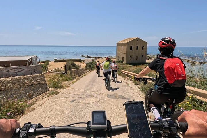 Strategic point and free stop on the beach