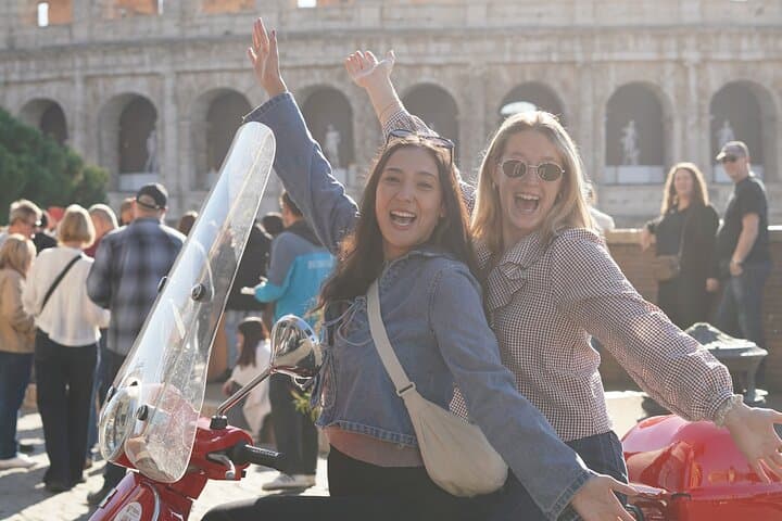 Rome Private Solo Vespa Tour with Pick-up from your Hotel