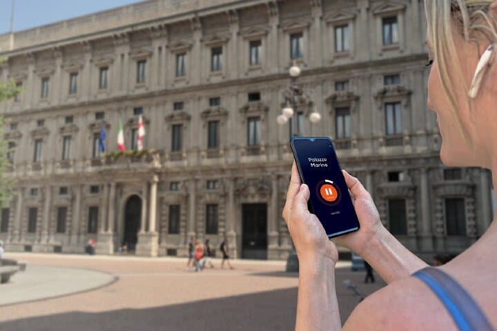 Free Milan Tour: Place de la Scala, the heart of Italian opera.