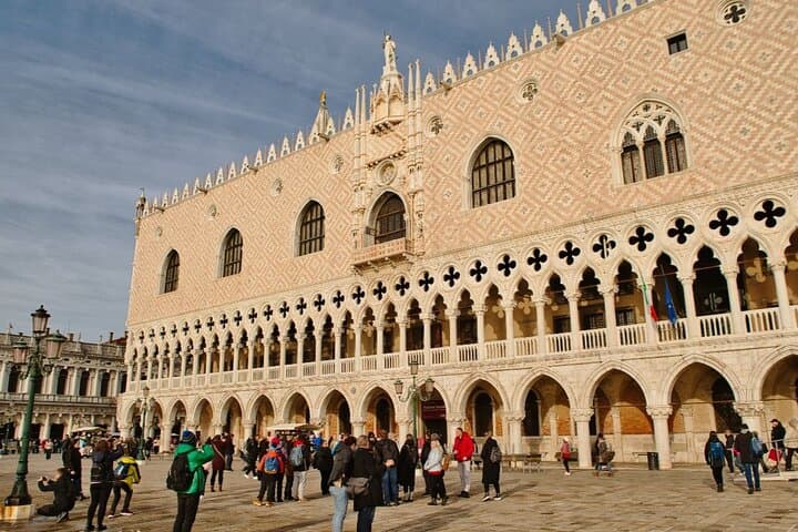 Venice Walking Tour: The Amazing Doge's Palace