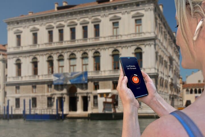 Free Venice Tour: Admire the palaces of the Grand Canal at your own pace.