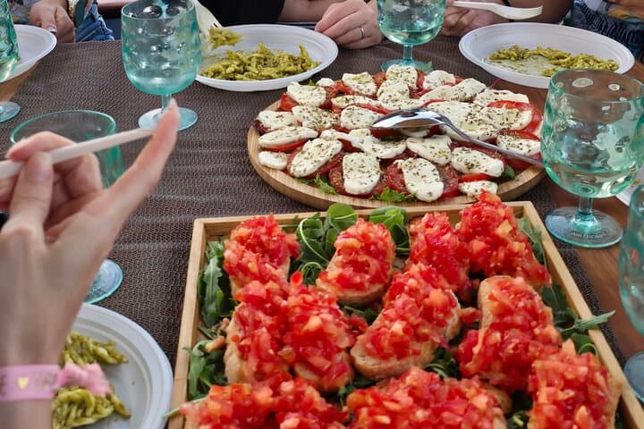 La Spezia: Sunset aperitif with dinner on the boat