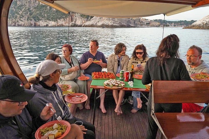 Boat tour in Cinque Terre from La Spezia with lunch on board