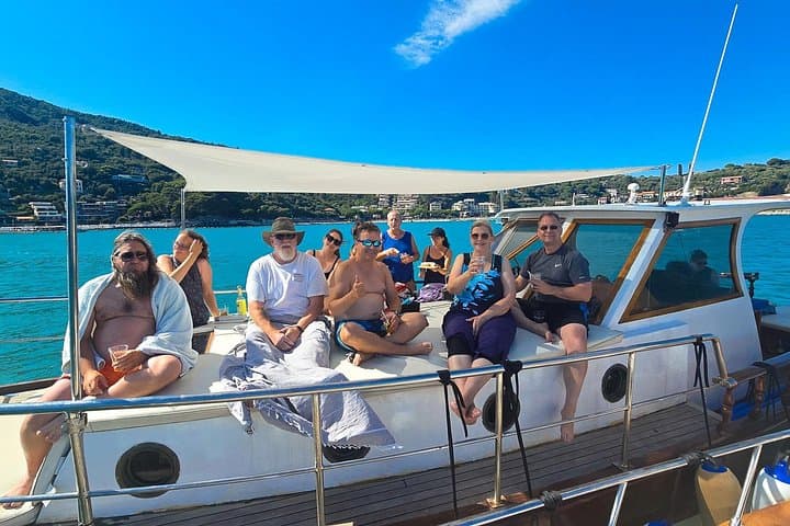 Boat tour in Cinque Terre from La Spezia with lunch on board