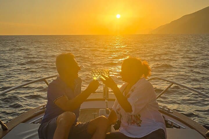 La Spezia: Sunset aperitif with dinner on the boat