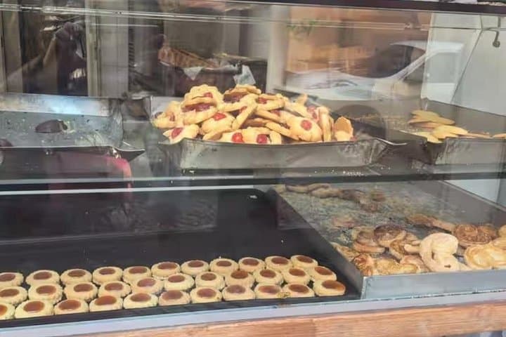Traditional Roman Sweets Tour in Trastevere