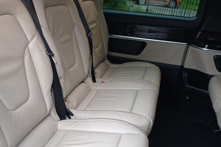 Private Luxury transfer Milan center to/from train metro station