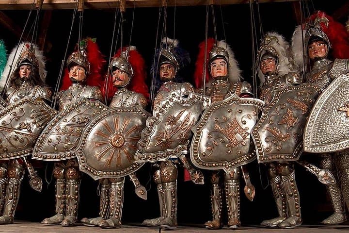Palermo tour of the Pupi between legends battles and history