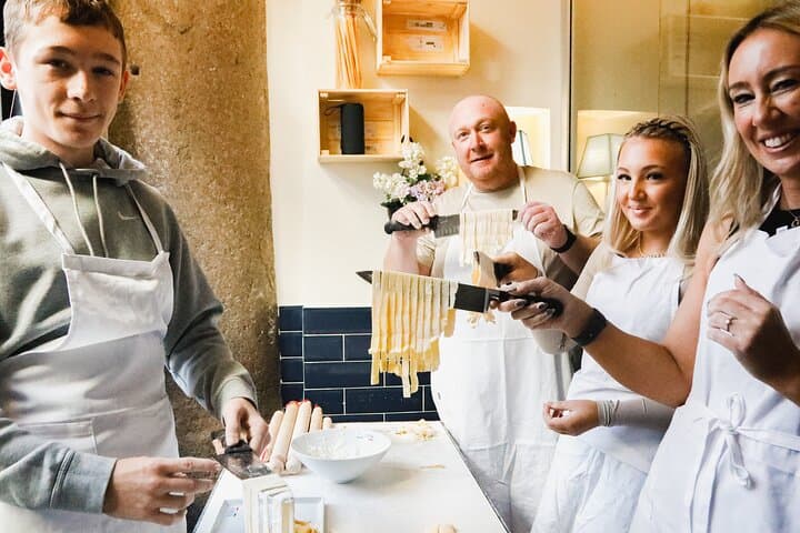 Pasta and Tiramisu Cooking Class with Prosecco in Rome