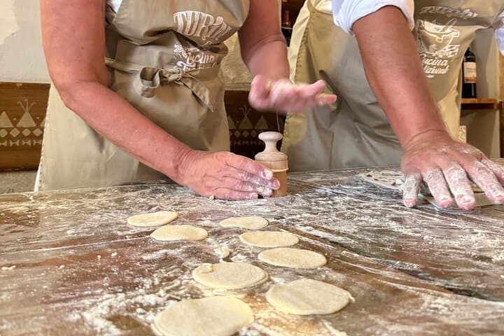We prepare the Traditional Pasta of Genoa