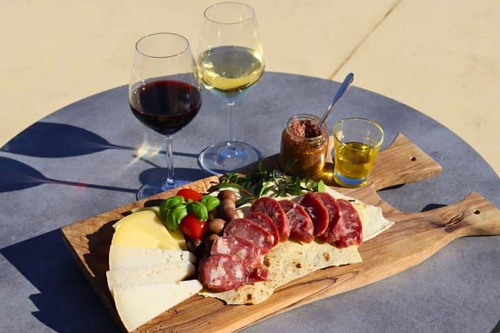 Alghero: guided tour of the winery with wine tasting