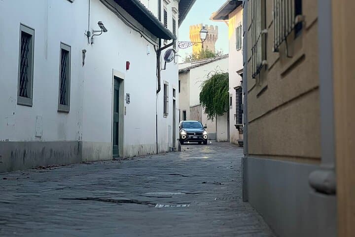 Florence Private Golf Cart Tour with Food Tasting & Michelangelo