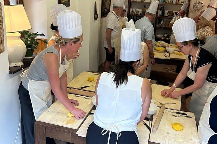 Authentic Pasta Making Class with a Local Nonna in Assisi