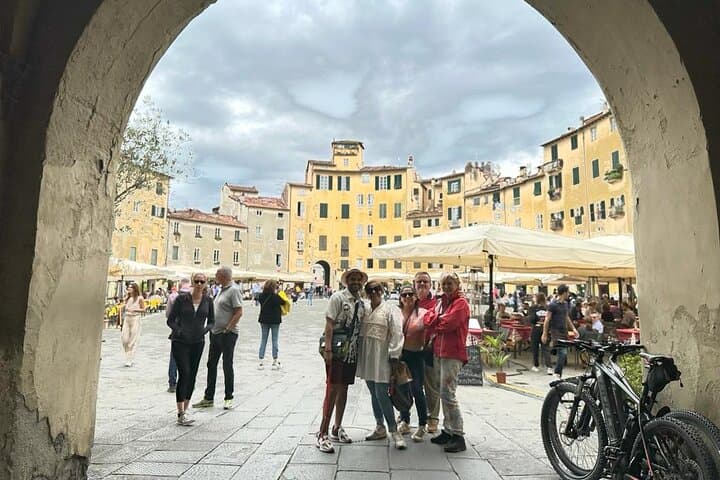 2h Lucca Walking Tour with Local Guide in ENGLISH Top Highlights