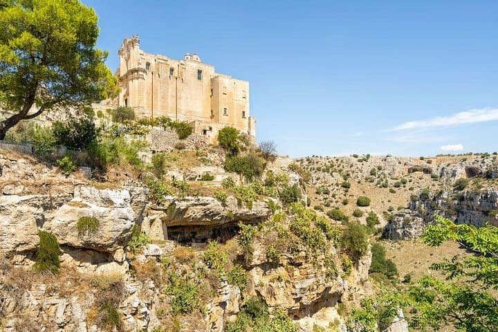 Matera: Panoramic TukTuk Tour with Cave House Entry
