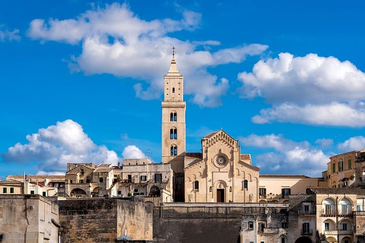 Matera: Panoramic TukTuk Tour with Cave House Entry