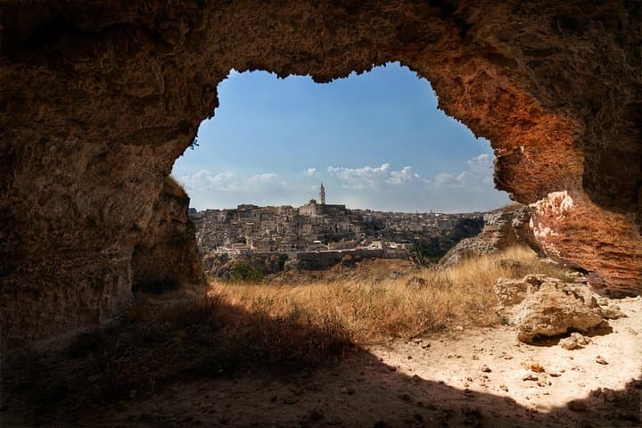Matera: Panoramic TukTuk Tour with Cave House Entry