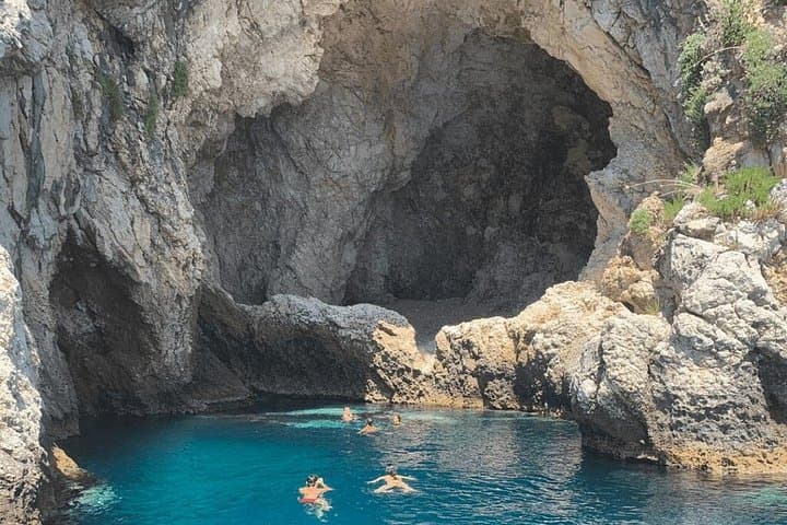 Scilla & Messina Coast: Private Boat Tour for Cruise Passengers