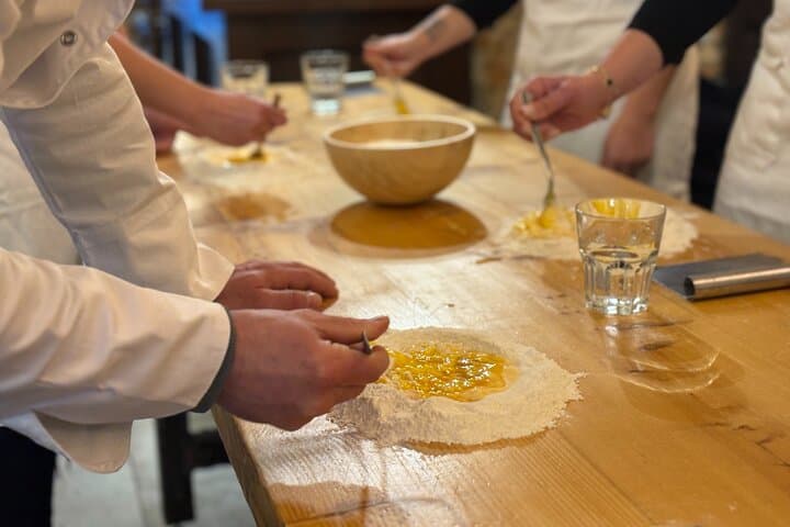 Florence: Tiramisu & Pasta Cooking Class with Unlimited Wine