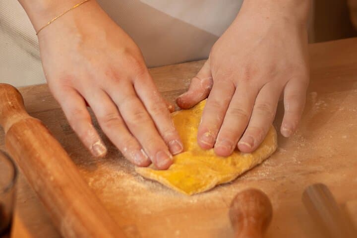 Florence: Tiramisu & Pasta Cooking Class with Unlimited Wine