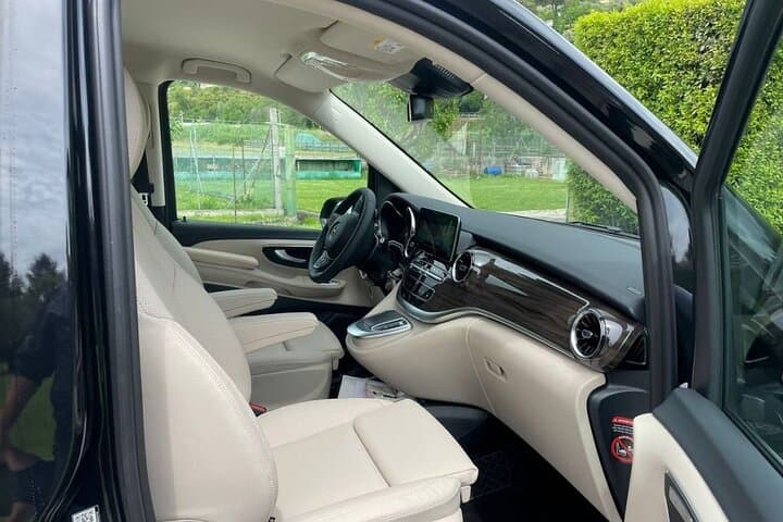 Private transfer from Venice Airport to Venice or Mestre