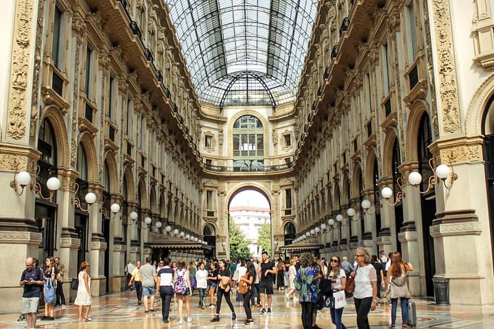 Milan Electric Bike Highlights Tour with Local Guide