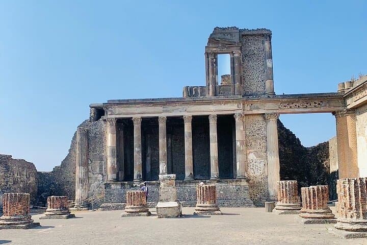 Pompeii with an Archaeologist Shared or Private Tour from Salerno