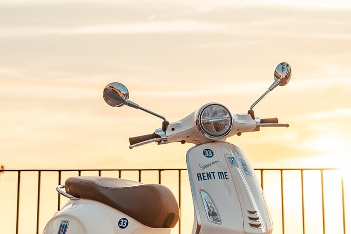 Scooter Rental Vespa Primavera 125cc from Sorrento