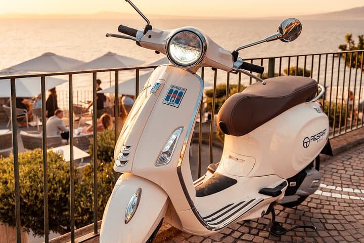 Scooter Rental Vespa Primavera 125cc from Sorrento