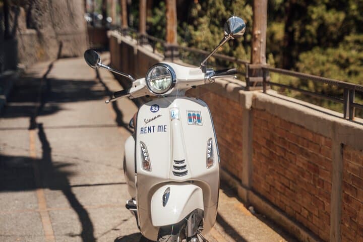 Scooter Rental Vespa Primavera 125cc from Sorrento