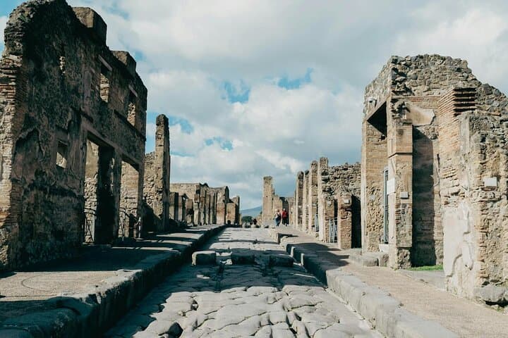 Naples/Salerno: Pompeii and Herculaneum with an Archaeologist